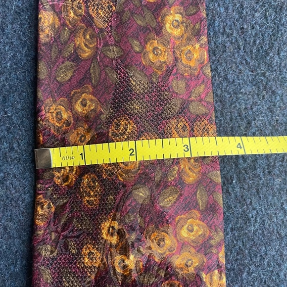 Ungaro 100% silk Tie - Picture 3 of 5